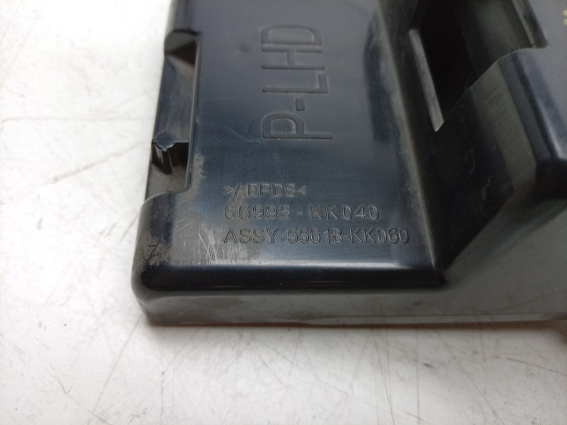 Recambio de moldura para toyota hilux (gun1) doble cabina dlx 4x4 referencia OEM IAM 55628KK040 66995KK040 
