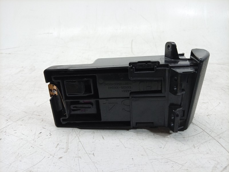 Recambio de moldura para toyota hilux (gun1) doble cabina dlx 4x4 referencia OEM IAM 55628KK040 66995KK040 