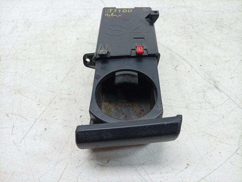 Recambio de moldura para toyota hilux (gun1) doble cabina dlx 4x4 referencia OEM IAM 55628KK040 66995KK040 