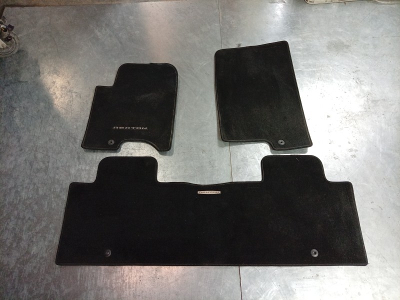 Recambio de juego alfombrillas para kg mobility rexton referencia OEM IAM  8100308181911 