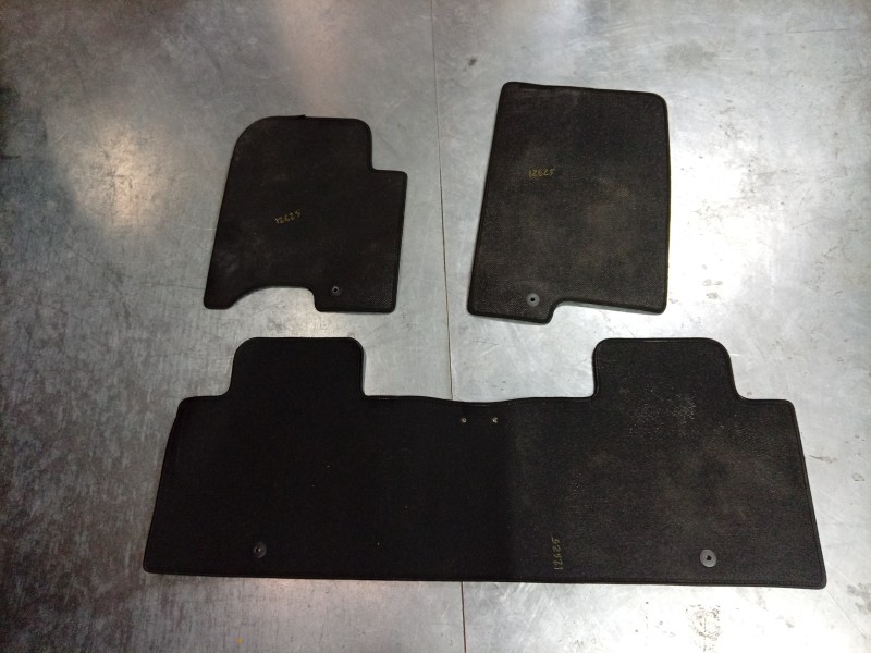 Recambio de juego alfombrillas para kg mobility rexton referencia OEM IAM  8100308181911 
