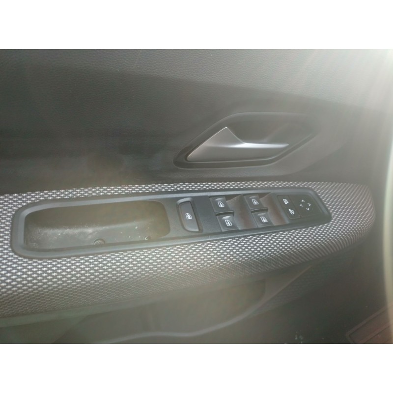 Recambio de mando elevalunas delantero izquierdo para dacia sandero iii 1.0 tce 90 eco-g referencia OEM IAM   