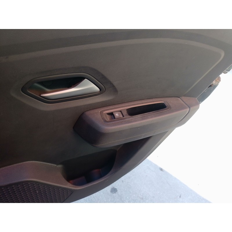 Recambio de mando elevalunas trasero derecho para dacia sandero iii 1.0 tce 90 eco-g referencia OEM IAM   