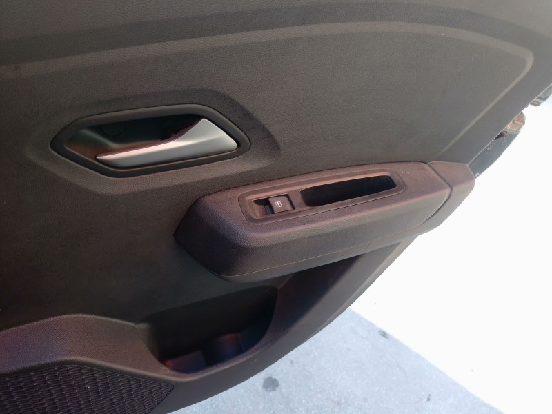 Recambio de mando elevalunas trasero derecho para dacia sandero iii 1.0 tce 90 eco-g referencia OEM IAM   