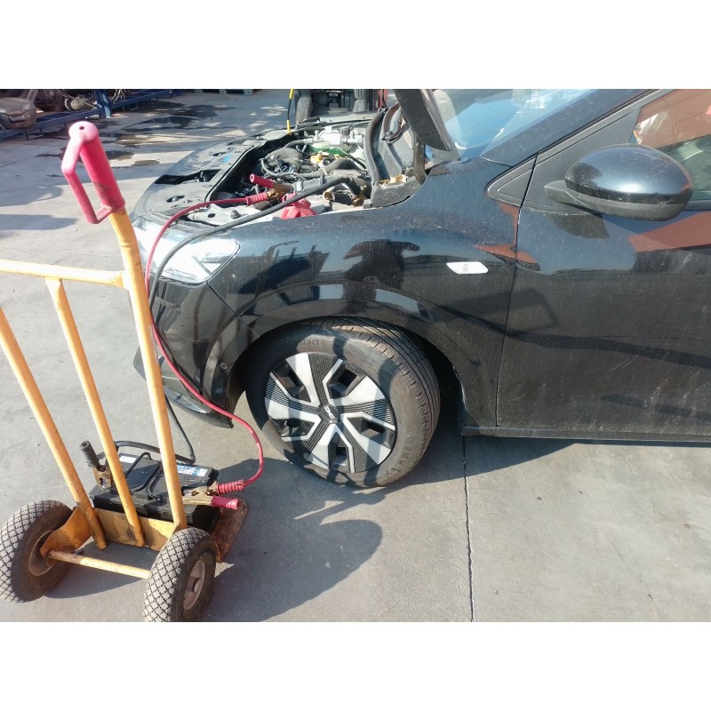 Recambio de aleta delantera izquierda para dacia sandero iii 1.0 tce 90 eco-g referencia OEM IAM   