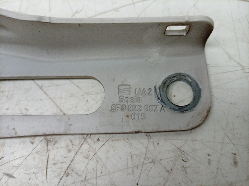 Recambio de bisagra capo derecha para seat arona (kj7, kjp) 1.0 tsi referencia OEM IAM  6F0823302A 