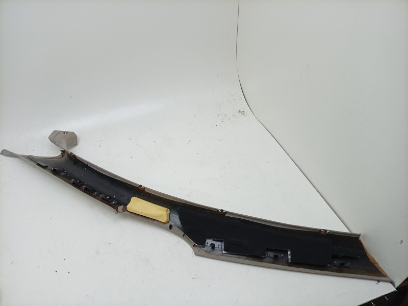 Recambio de moldura para aston martin rapide 5.9 v12 cat referencia OEM IAM  AD43025B39BGW 