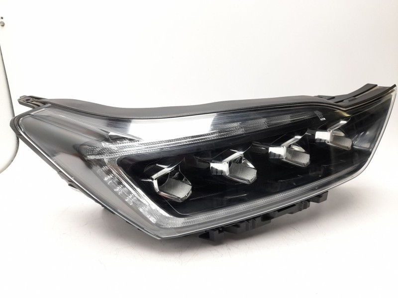 Recambio de faro derecho para kg mobility rexton referencia OEM IAM  8310636010 