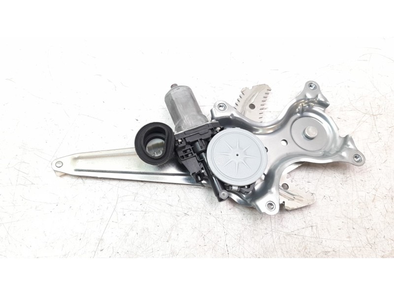 Recambio de elevalunas trasero izquierdo para toyota rav4 referencia OEM IAM 6980442050  