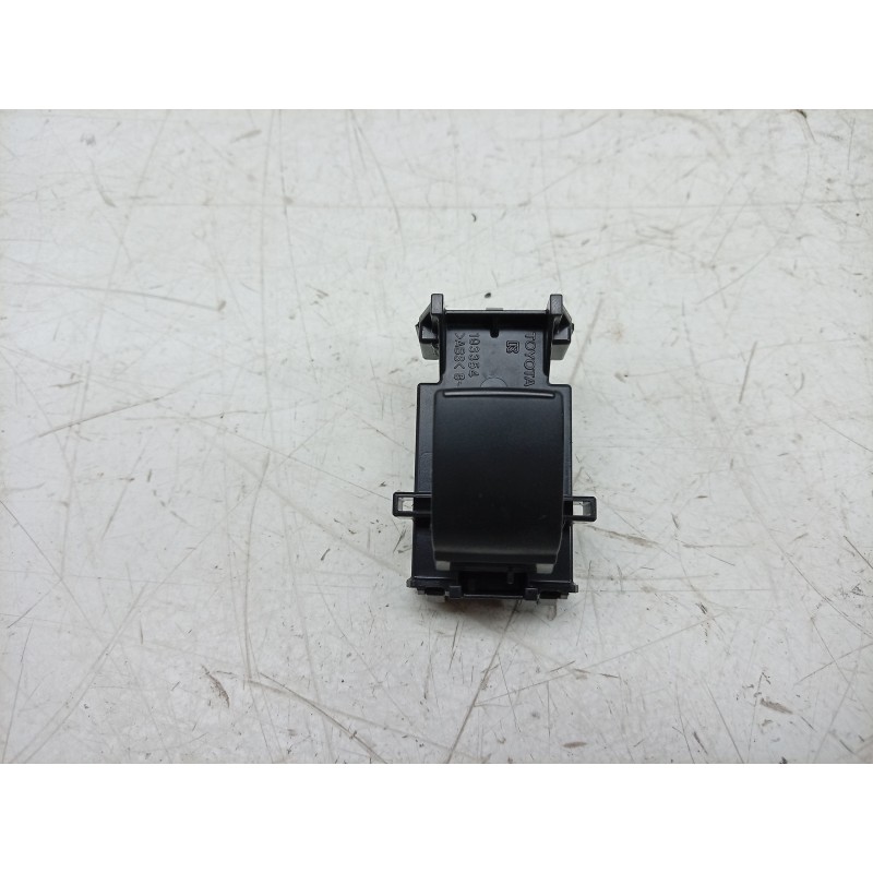 Recambio de mando elevalunas trasero izquierdo para toyota yaris (_p21_, _pa1_, _ph1_) 1.5 hybrid (mxph10) referencia OEM IAM  8