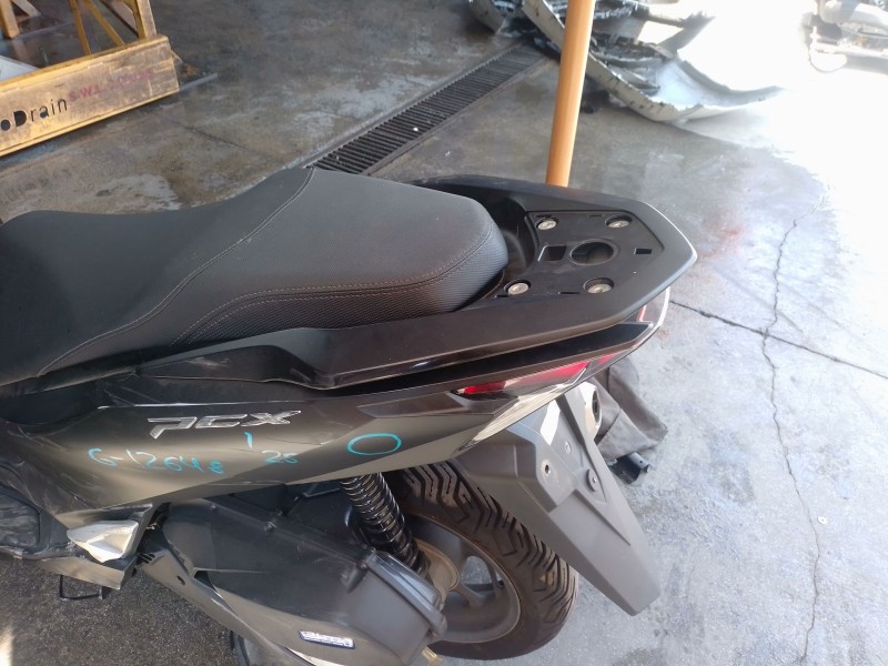 Recambio de aleron trasero para honda pcx pcx 125 (jk05) referencia OEM IAM   