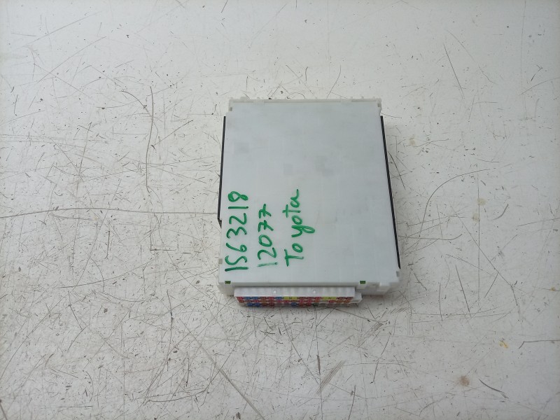 Recambio de caja reles / fusibles para toyota c-hr (_x1_) 2.0 hybrid (maxh10) referencia OEM IAM  8273010031 