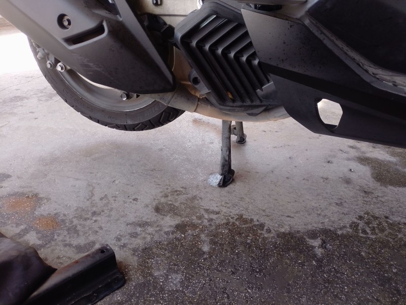 Recambio de caballete central para honda pcx pcx 125 (jk05) referencia OEM IAM   