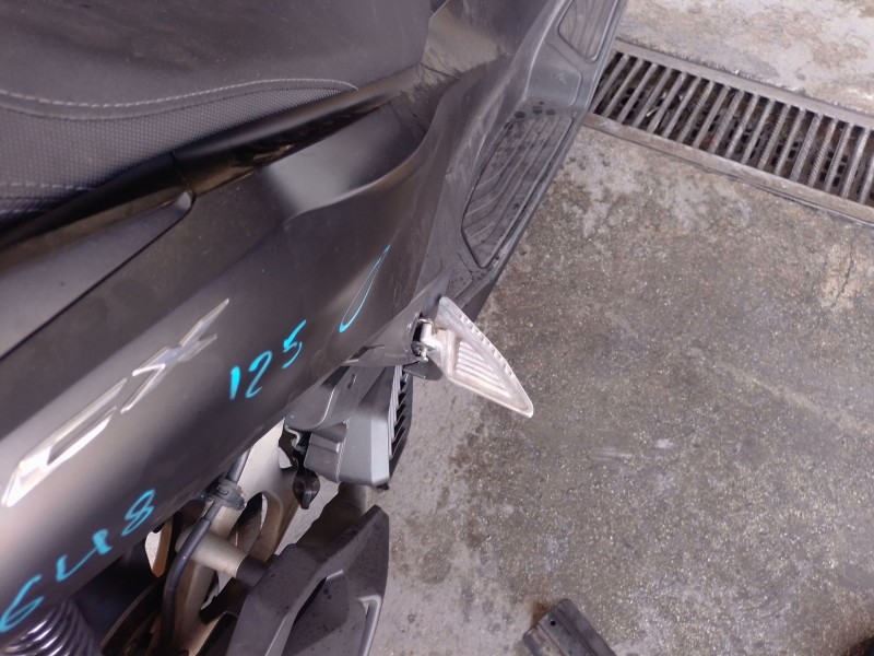 Recambio de estribera derecha para honda pcx pcx 125 (jk05) referencia OEM IAM   
