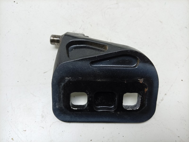 Recambio de bisagra puerta trasera derecha para aston martin rapide 5.9 v12 cat referencia OEM IAM  AD43F26810AA 