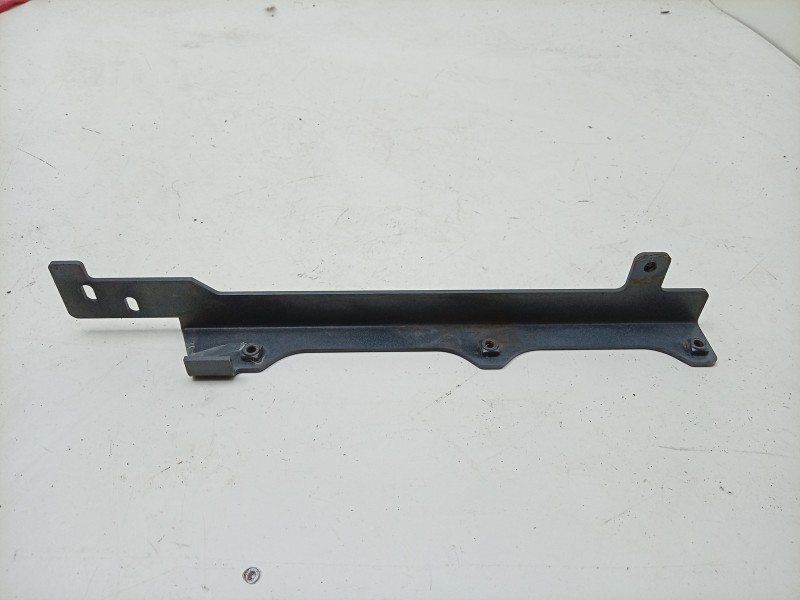 Recambio de soporte / guia puerta corredera para aston martin rapide 5.9 v12 cat referencia OEM IAM  4G43043B19AC 