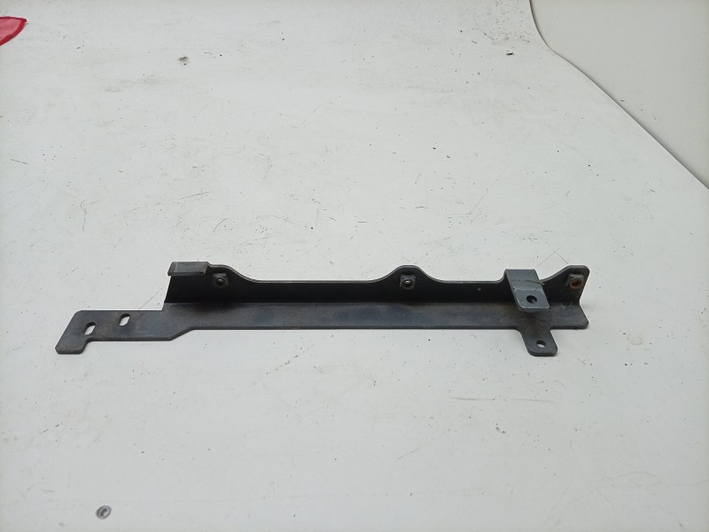 Recambio de soporte / guia puerta corredera para aston martin rapide 5.9 v12 cat referencia OEM IAM  4G43043B20AC 