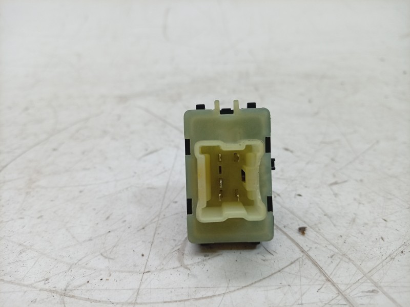 Recambio de mando elevalunas delantero derecho para dacia sandero iii 1.0 tce 90 eco-g referencia OEM IAM  254118439R 