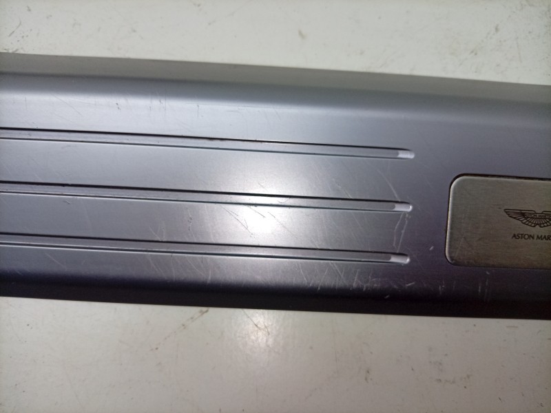 Recambio de moldura para aston martin rapide 5.9 v12 cat referencia OEM IAM  AD43132A13AAW 