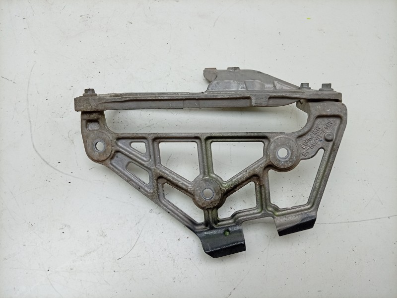 Recambio de soporte / guia puerta corredera para aston martin rapide 5.9 v12 cat referencia OEM IAM  AD4316798AB 
