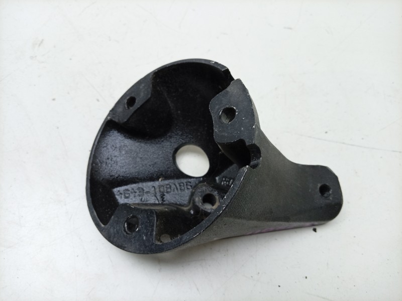 Recambio de soporte / guia puerta corredera para aston martin rapide 5.9 v12 cat referencia OEM IAM  8D33108A86AA 