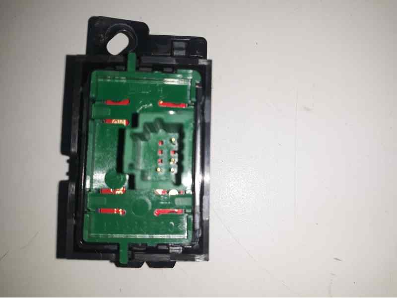 Recambio de interruptor para dacia sandero ambiance referencia OEM IAM 251560996R  