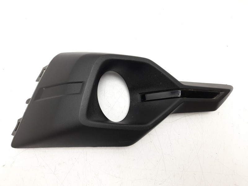 Recambio de rejilla paragolpes derecha para dacia sandero iii 1.0 tce 90 eco-g referencia OEM IAM  261A24561R 