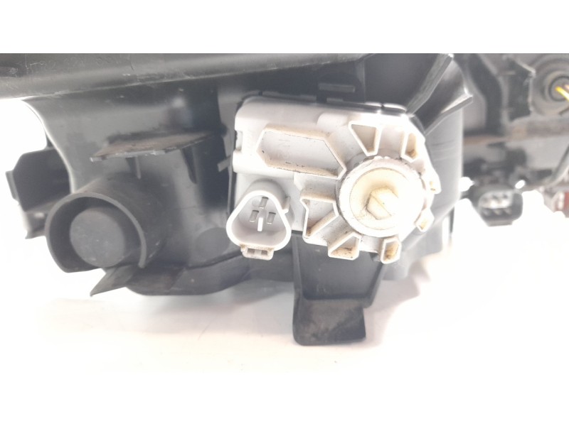 Recambio de faro izquierdo para toyota rav4 referencia OEM IAM 8117042650 108909802 TY2924914