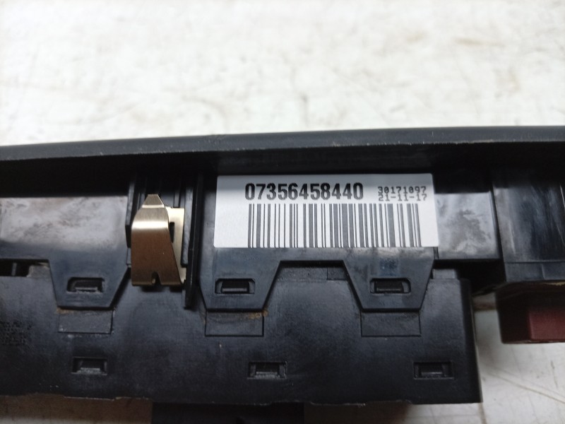 Recambio de mando elevalunas delantero izquierdo para jeep renegade suv (bu, b1, bv) 1.6 crd referencia OEM IAM 5VH83LXHAA 73564