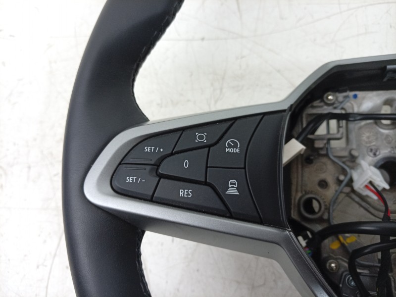 Recambio de volante para dacia bigster referencia OEM IAM  484001334R 