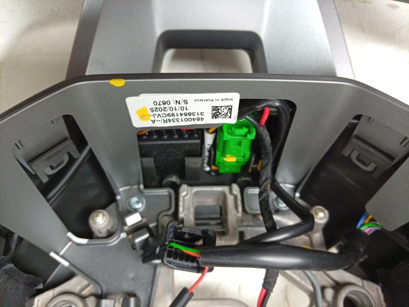 Recambio de volante para dacia bigster referencia OEM IAM  484001334R 