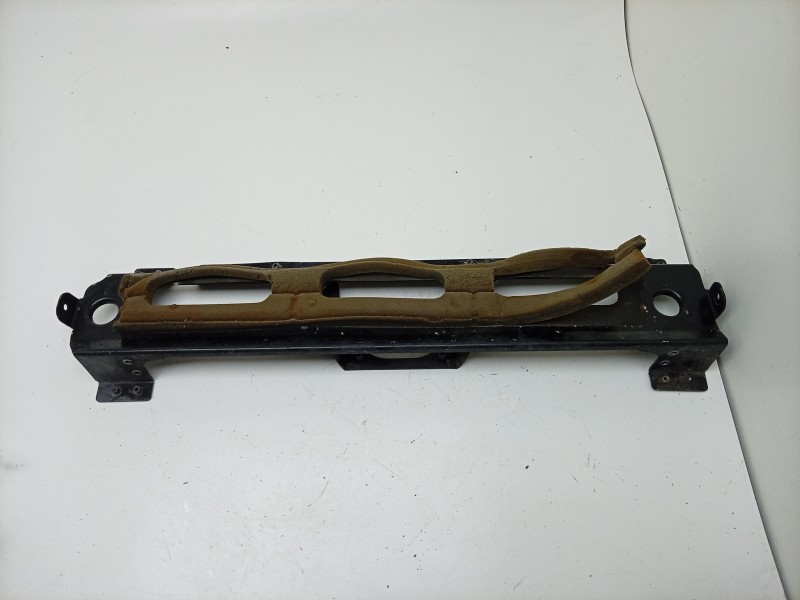 Recambio de soporte radiador para aston martin rapide 5.9 v12 cat referencia OEM IAM   