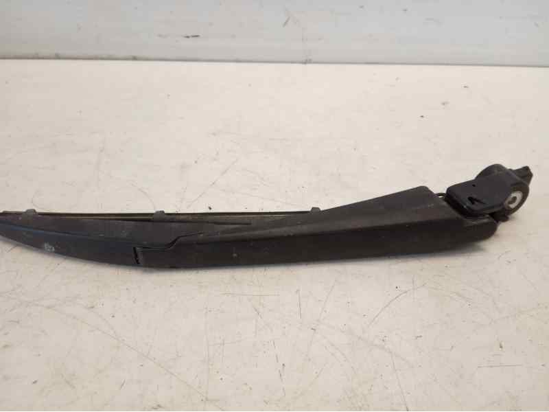 Recambio de brazo limpia trasero para toyota auris 1.2 16v turbo cat referencia OEM IAM   