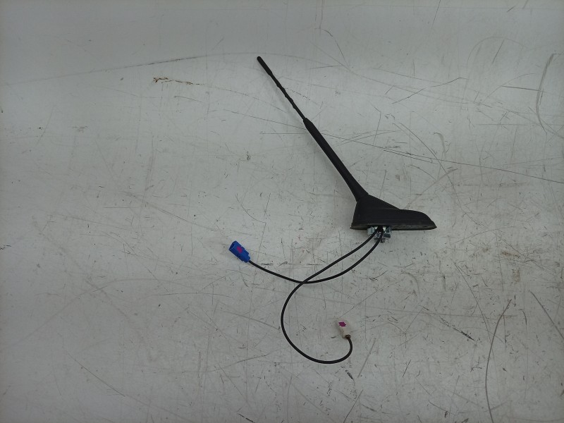 Recambio de antena para peugeot 308 ii (lb_, lp_, lw_, lh_, l3_) 1.6 gti (l35gnh) referencia OEM IAM  9819667880 