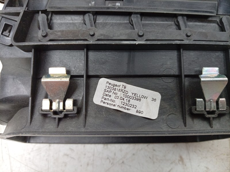 Recambio de rejilla aireadora para peugeot 308 ii (lb_, lp_, lw_, lh_, l3_) 1.6 gti (l35gnh) referencia OEM IAM  1303818XZD 