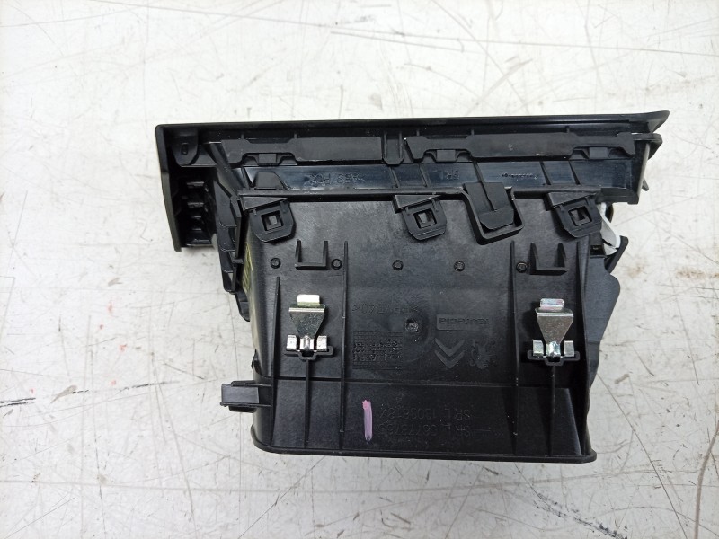 Recambio de rejilla aireadora para peugeot 308 ii (lb_, lp_, lw_, lh_, l3_) 1.6 gti (l35gnh) referencia OEM IAM  1303818XZD 