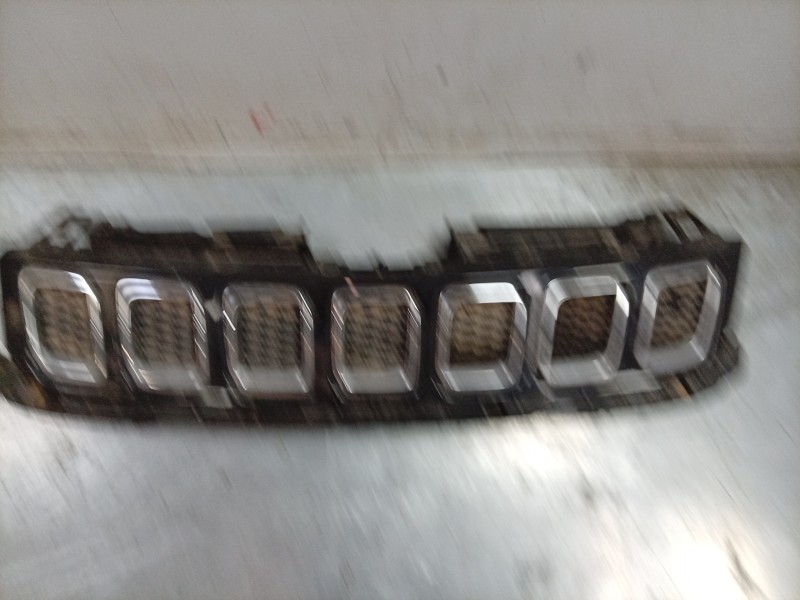 Recambio de rejilla delantera para jeep compass ii business 4x2 referencia OEM IAM  11601880001 