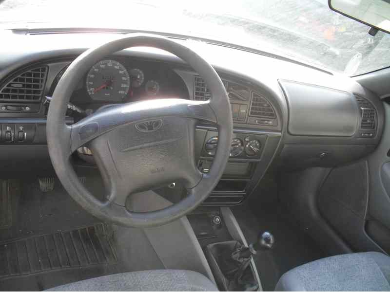 daewoo nubira berlina del año 2000