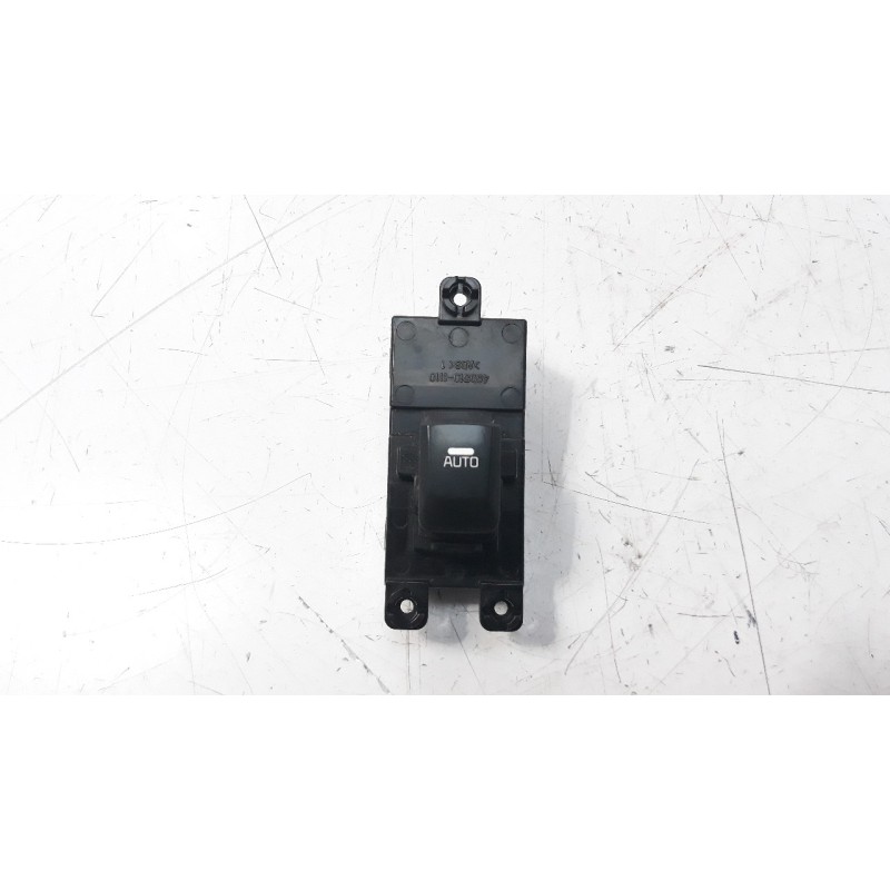 Recambio de mando elevalunas delantero derecho para kia cee´d 1.4 crdi cat referencia OEM IAM 93580A2000  