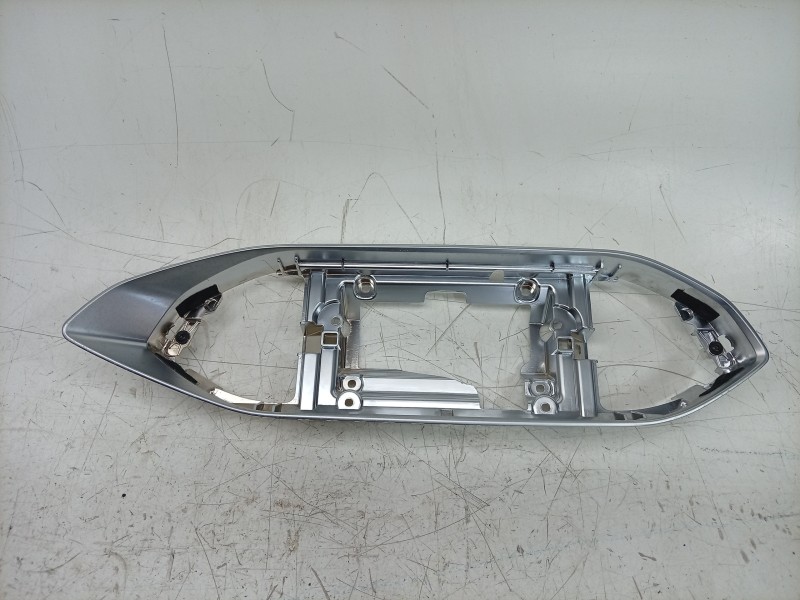 Recambio de moldura para peugeot 308 ii (lb_, lp_, lw_, lh_, l3_) 1.6 gti (l35gnh) referencia OEM IAM  98075499VV 