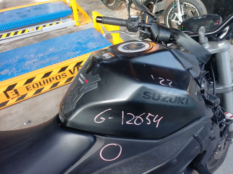 Recambio de deposito combustible para suzuki gsx-s gsx-s 950 (wek2) referencia OEM IAM   