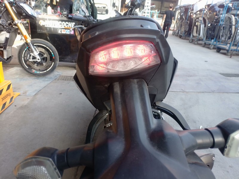 Recambio de piloto trasero central para suzuki gsx-s gsx-s 950 (wek2) referencia OEM IAM   