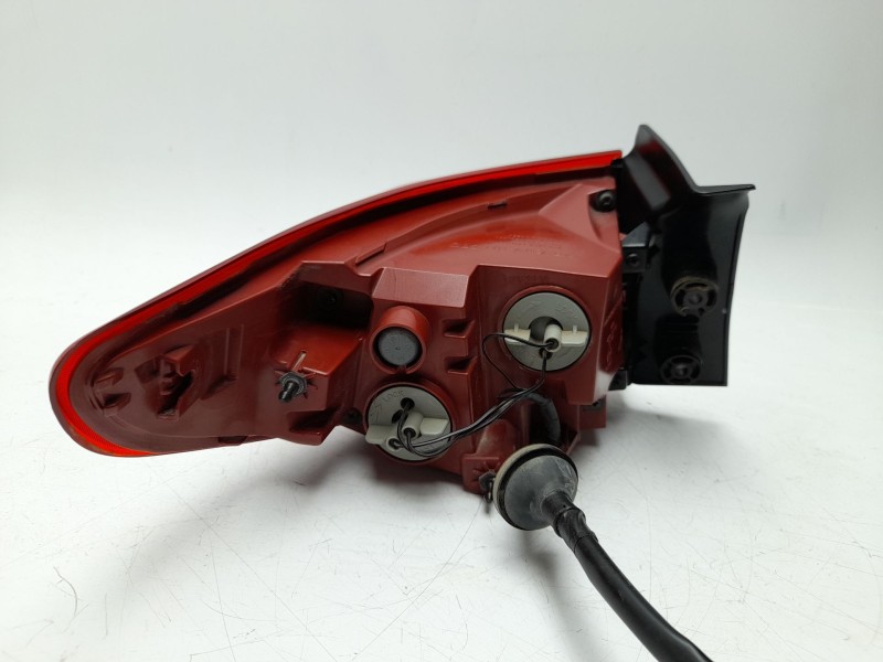 Recambio de piloto trasero derecho para kia stonic (yb) 1.0 t-gdi referencia OEM IAM  92402H8 