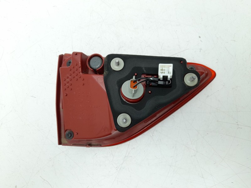 Recambio de piloto trasero derecho interior para kia stonic (yb) 1.0 t-gdi referencia OEM IAM  92404H8 