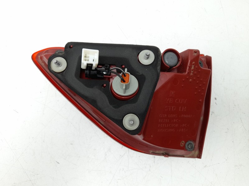 Recambio de piloto trasero izquierdo interior para kia stonic (yb) 1.0 t-gdi referencia OEM IAM  92403H8400 