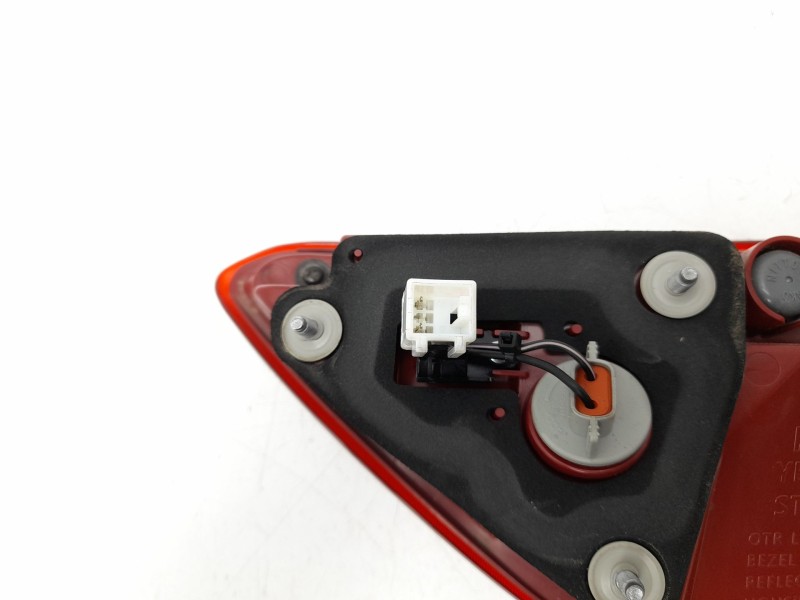 Recambio de piloto trasero izquierdo interior para kia stonic (yb) 1.0 t-gdi referencia OEM IAM  92403H8400 