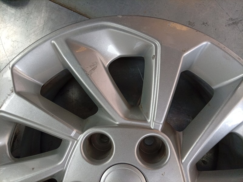 Recambio de llanta para kg mobility rexton referencia OEM IAM  4173036000 
