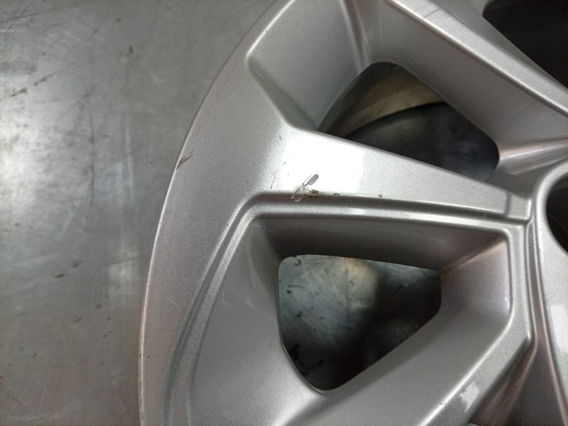 Recambio de llanta para kg mobility rexton referencia OEM IAM  4173036000 