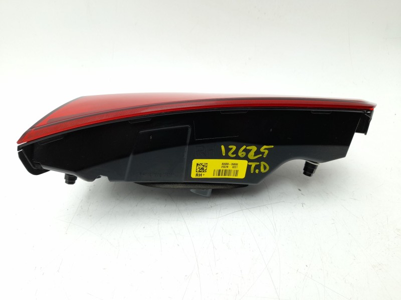 Recambio de piloto trasero derecho interior para kg mobility rexton referencia OEM IAM  8360836000 