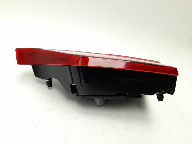 Recambio de piloto trasero derecho interior para kg mobility rexton referencia OEM IAM  8360836000 